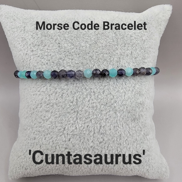 Inappropriate bracelets - Picture 4 of 8